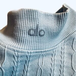 Alo Yoga Cable Knit Seamless Crop Top | Pale Blue | Athleisure | Size M